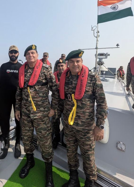 गुजरात সফরে সেনাবাহিনীর দক্ষিণী কমান্ডের প্রধানের কার্যক্রম