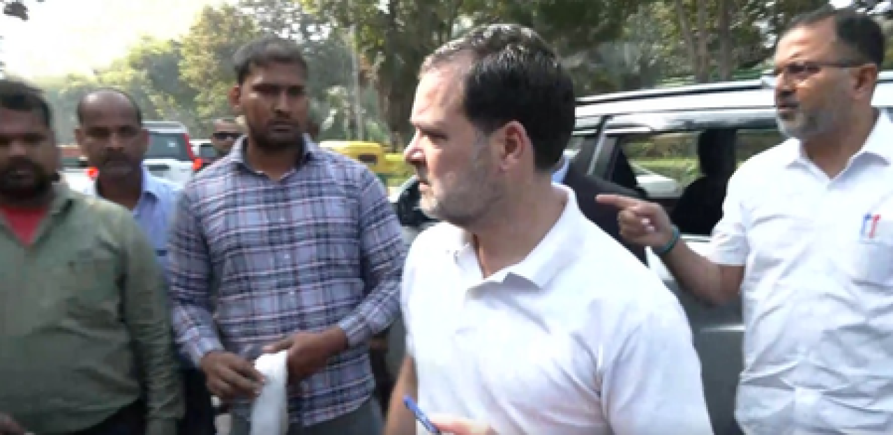 আহত ऑटो रिक्शा चालक से मिले राहुल गांधी, भोपाल यात्रा के दौरान