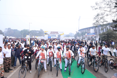 গुवাহাটি স্টেডিয়ামে সান্ডেজ অন সাইকেল ইভেন্টে যুবকদের উজ্জীবন