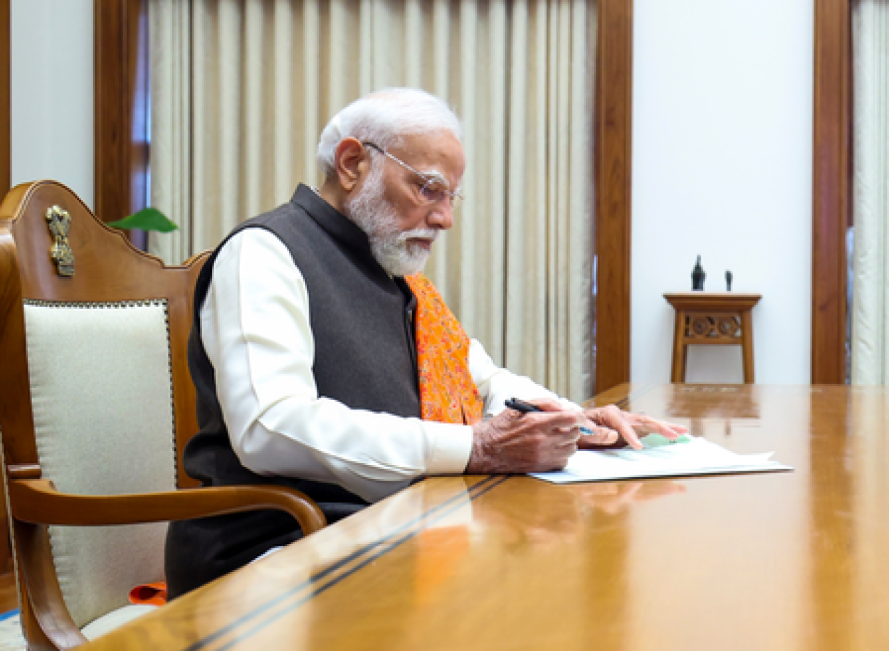 নীতিন গডকরি প্রধানমন্ত্রী মোদির প্রতি ‘পিএম রাহত’ প্রকল্পের জন্য কৃতজ্ঞতা প্রকাশ করেছেন