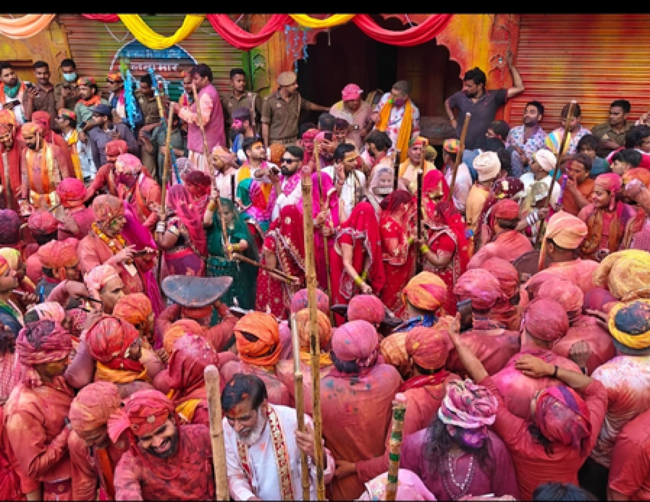 ব্রজে হোলির আনন্দ: তিন মন্দিরে বিশেষ উৎসব