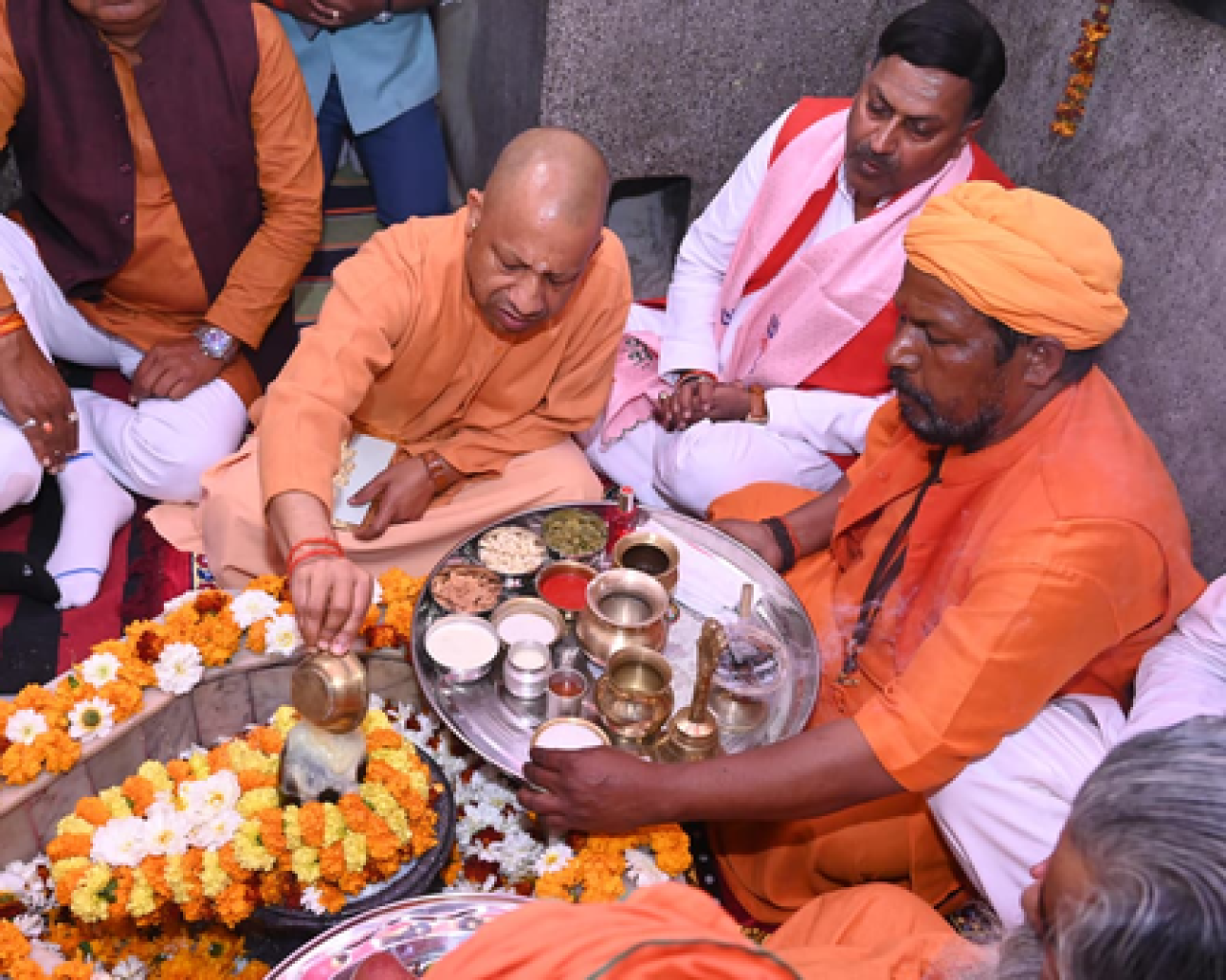 মহাশিবরাত্রিতে সিএম যোগী আদিত্যনাথের রুদ্রাভিষেক