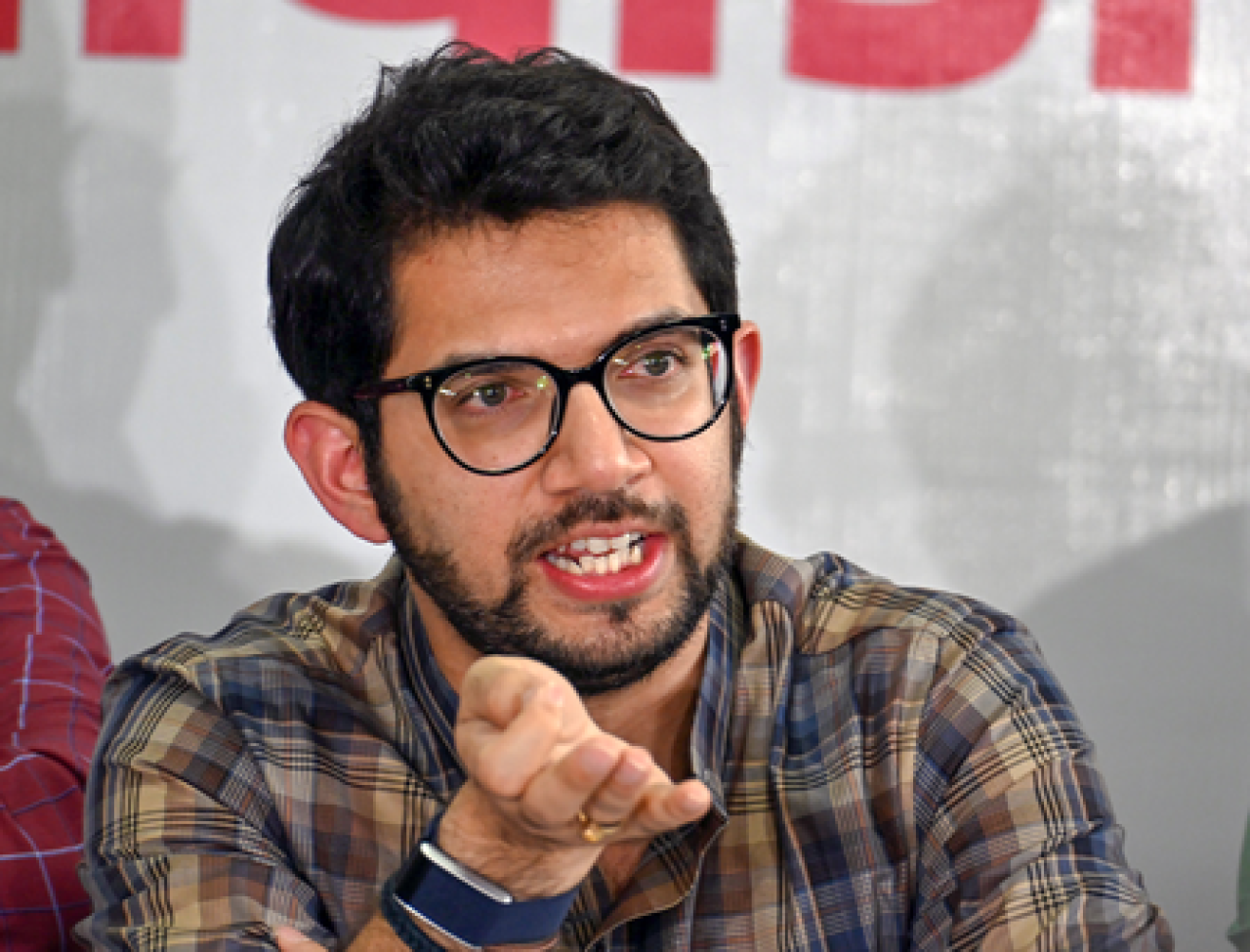 মুম্বাইয়ের মেয়রের বাঙladeshের দিকে নজর, নাগরিক সমস্যা উপেক্ষিত: আদিত্য ঠাকরে