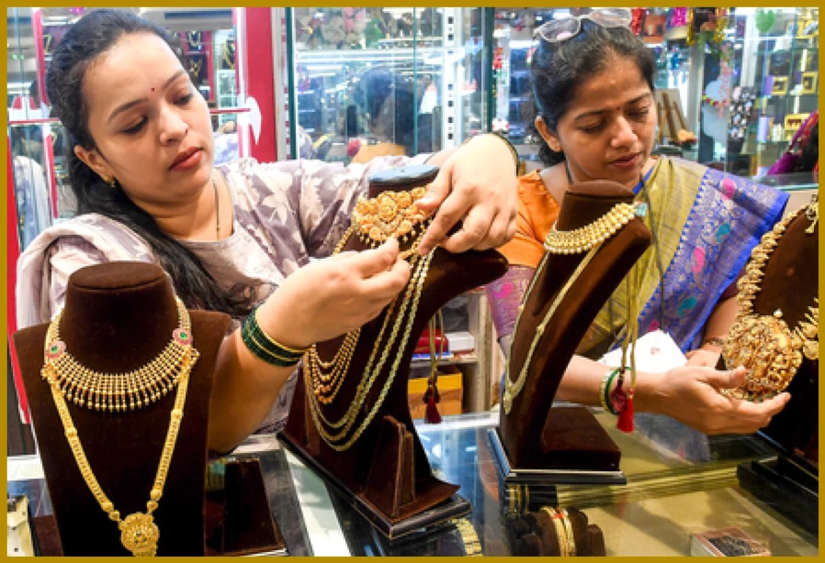 সোনার দাম কমেছে; রৌপ্য ৩% এর বেশি পতন