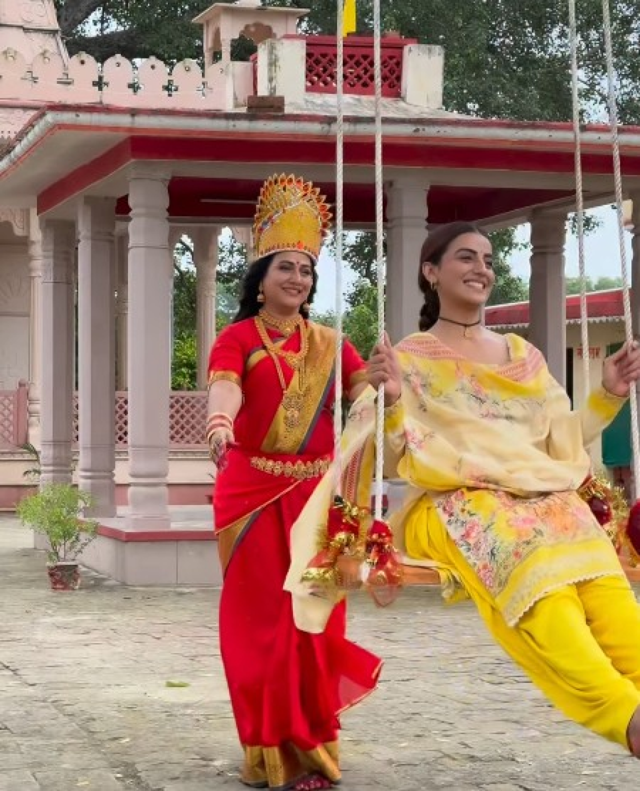 अक्षরা সিংহের নবরাত্রির শুভেচ্ছা, পাখি হেগড়ের সঙ্গে শেয়ার করলেন চলচ্চিত্রের বিশেষ দৃশ্য