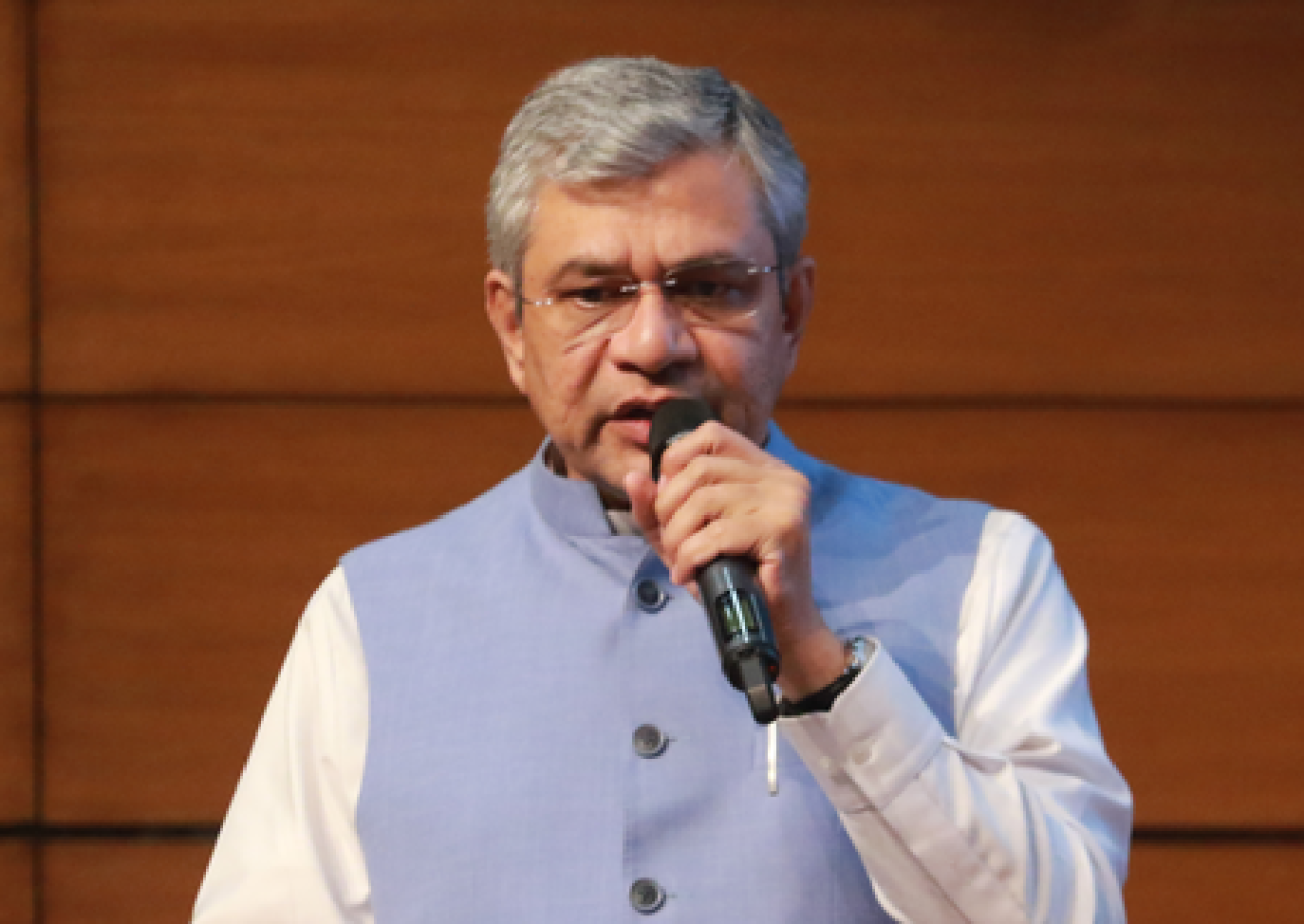 অনলাইন ট্রেন টিকিট বুকিং ৮৮ শতাংশ বৃদ্ধি পেয়েছে: কেন্দ্র