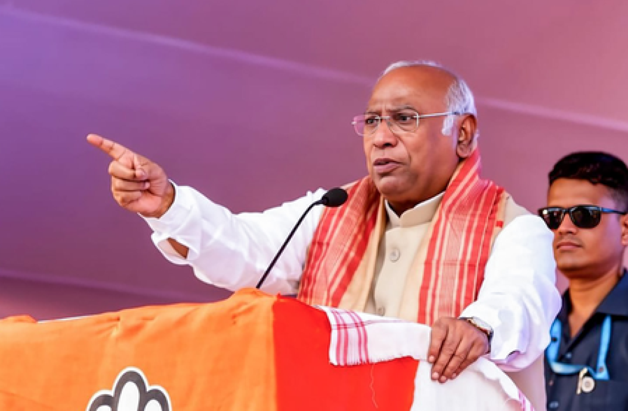 অসমে কংগ্রেস সভাপতি মল্লিকার্জুন খড়কের র‍্যালি, পাঁচটি গ্যারান্টির ঘোষণা