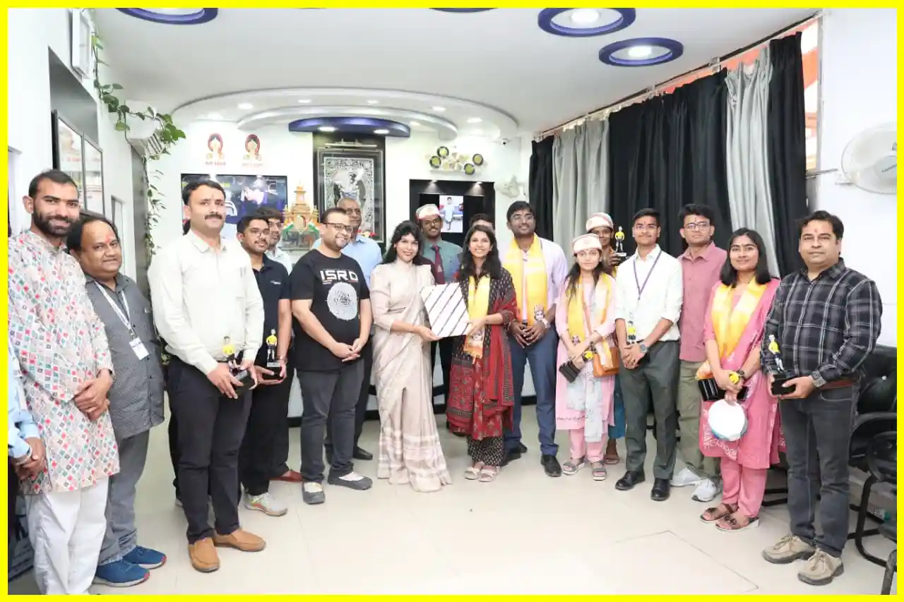 আইএএস প্রশিক্ষণার্থীদের নরায়ণ সেবা সংস্থায় সফর