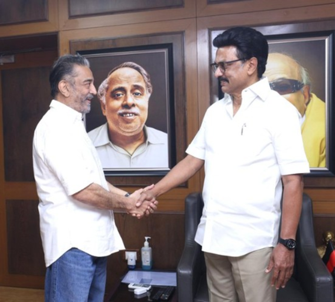 এমকে স্টালিন ও কমল হাসানের সাক্ষাৎ, মাক্কাল নিধি ময়্যমের সমর্থন ঘোষণা