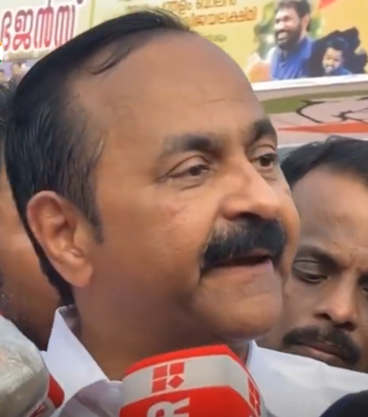 কেরালার নির্বাচনে মুখ্যমন্ত্রীর বিরুদ্ধে বিরোধীদের অভিযোগ