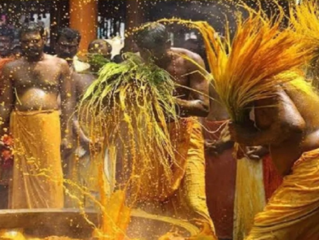 কেরালার ‘মঞ্জল কুলি’: হলি পালন হয় হলুদ পানিতে