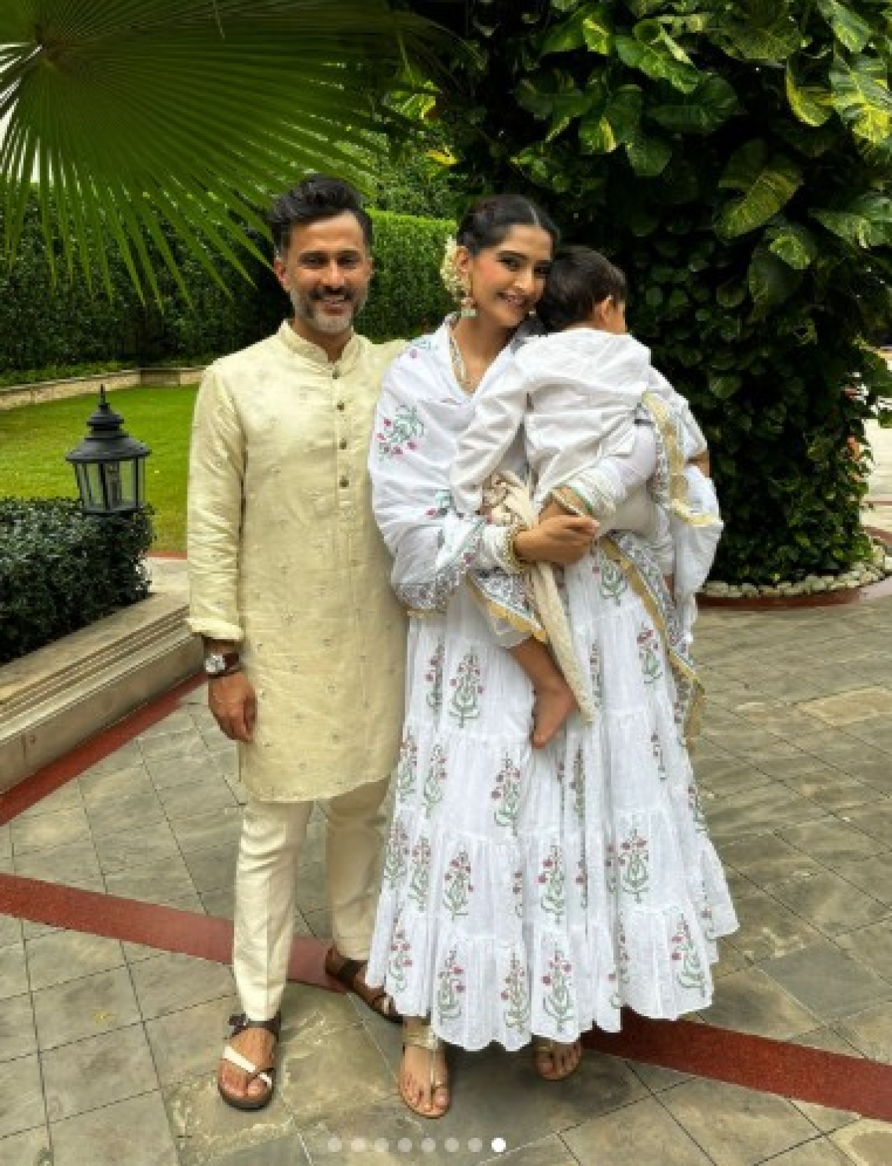 দ্বিতীয়বার মা হলেন সোনম কাপূর, জন্ম নিল একটি পুত্রসন্তান