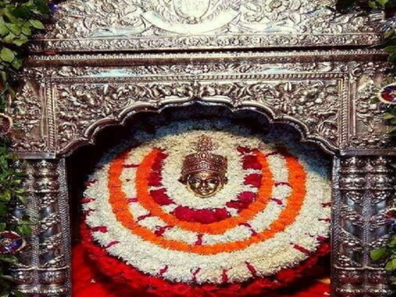 নবরাত্রির অষ্টম দিনে মা মহাগৌরীর দর্শনের জন্য তিন মন্দির