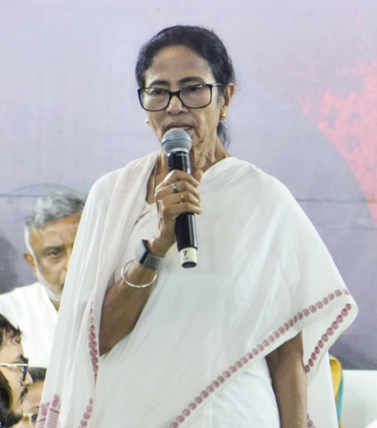 মমতা বন্দ্যোপাধ্যায়ের নির্বাচন কমিশনকে চিঠি, আইএএস-আইপিএস কর্মকর্তাদের বদল নিয়ে উদ্বেগ