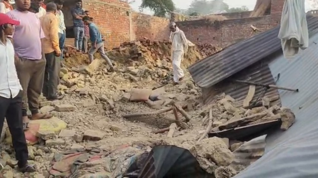 ম্যানপুরিতে টিন শেড পড়ে তিনজনের মৃত্যু