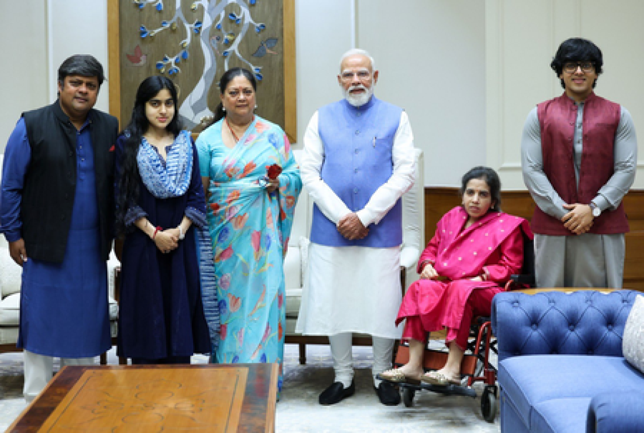 রাজস্থানের প্রাক্তন মুখ্যমন্ত্রী রাজে ও পরিবারের প্রধানমন্ত্রী মোদির সঙ্গে সাক্ষাৎ