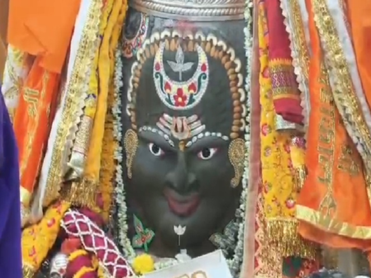 बाबा মহাকালেশ্বরের মন্দিরে সোমবার ভক্তদের ভিড়