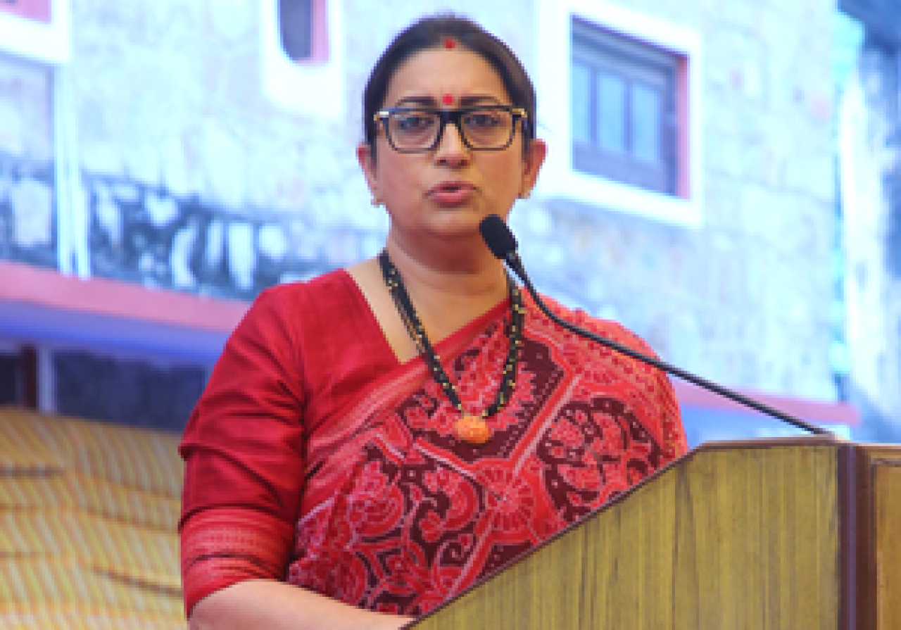 পশ্চিমবঙ্গে বিজেপির সরকার প্রতিষ্ঠা অপরিহার্য: স্মৃতি ইরানি