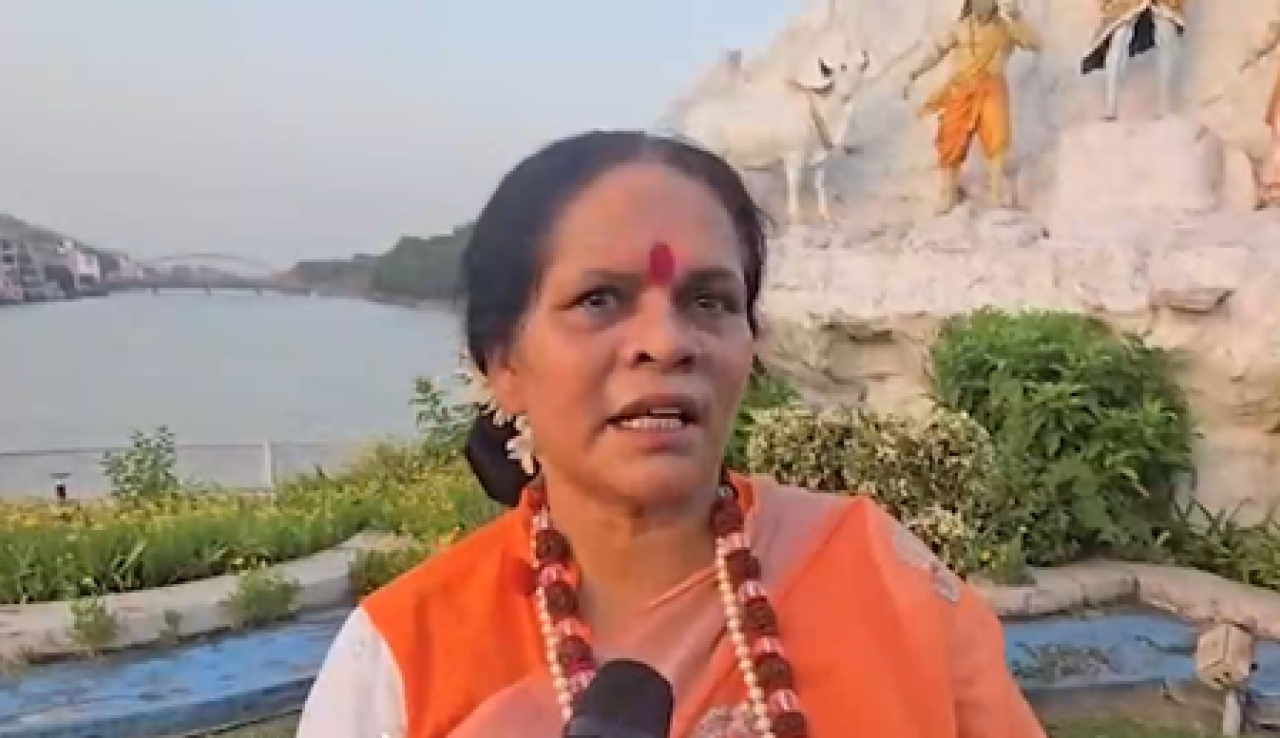গঙ্গায় বিরিয়ানি ফেলার ভিডিও নিয়ে বিতর্ক, সাধ্বী প্রাচী বললেন, এদের ৭২ হুরের সাথে মেলানো উচিত