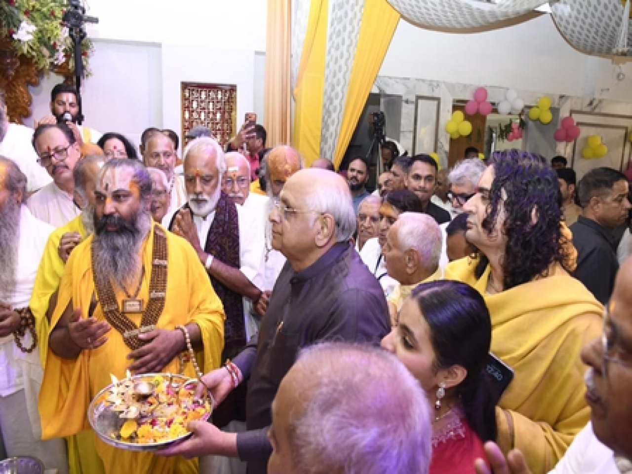 গুজরাট: মুখ্যমন্ত্রী আহমেদাবাদের শ্রী সনাতন রামধাম মন্দিরের অভিষেক অনুষ্ঠানে অংশগ্রহণ করলেন