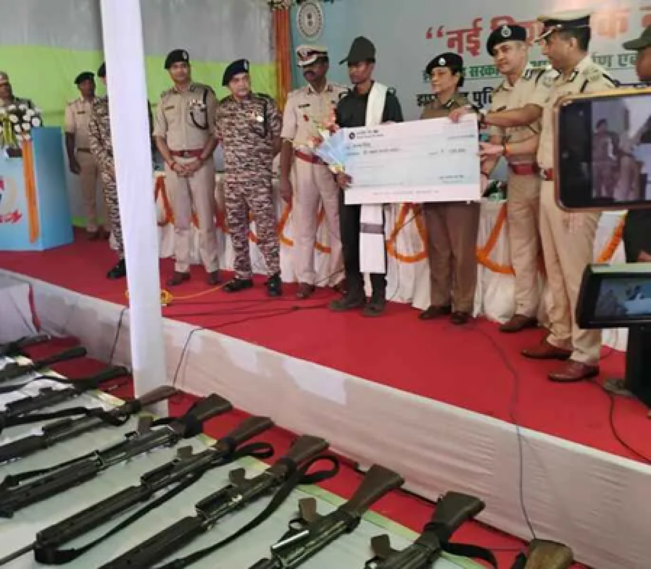 ঝারখণ্ডে ২৭ নকশাল আত্মসমর্পণ, ৬ জনের মাথায় ৫-৫ লাখ টাকার পুরস্কার