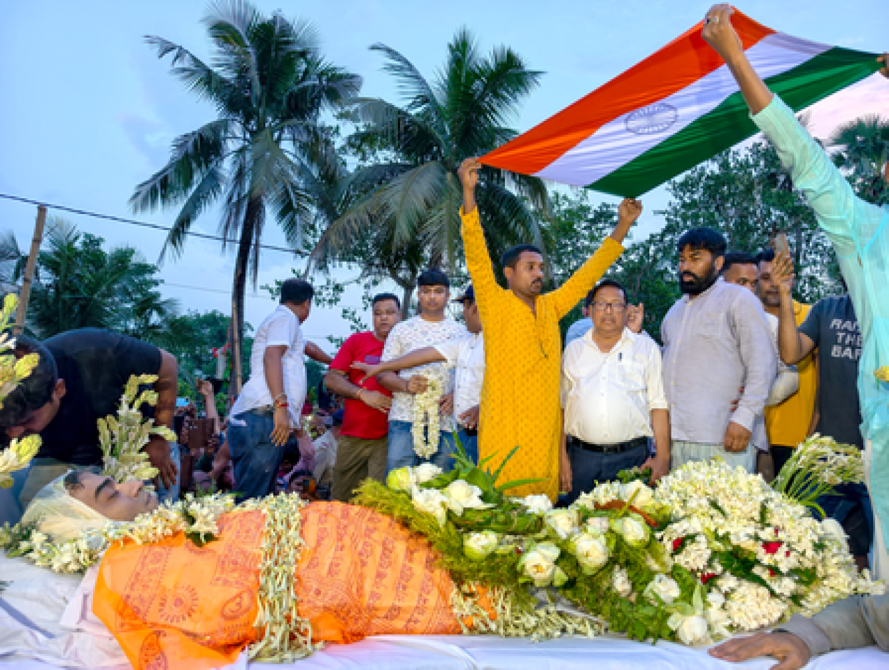 পশ্চিমবঙ্গে বিজেপি নেতা চন্দ্রনাথ রথের শেষকৃত্য সম্পন্ন