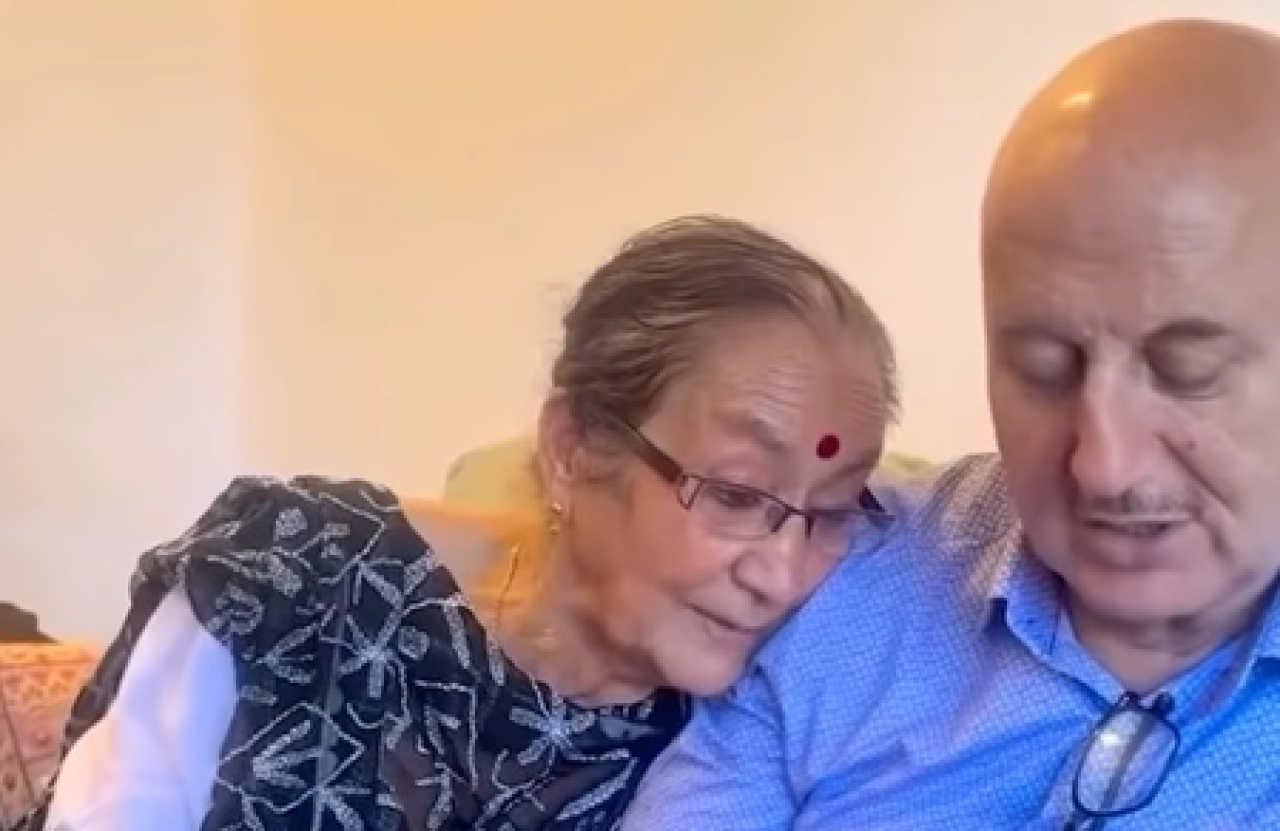 মায়ের প্রতি ভালোবাসা: বলিউড তারকাদের আবেগময় স্মৃতি