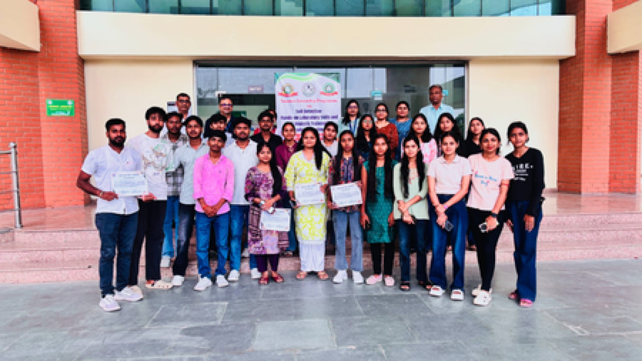 আধুনিক মৃদা পরীক্ষার প্রযুক্তিতে দক্ষতা অর্জন করলেন বিএউর শিক্ষার্থীরা