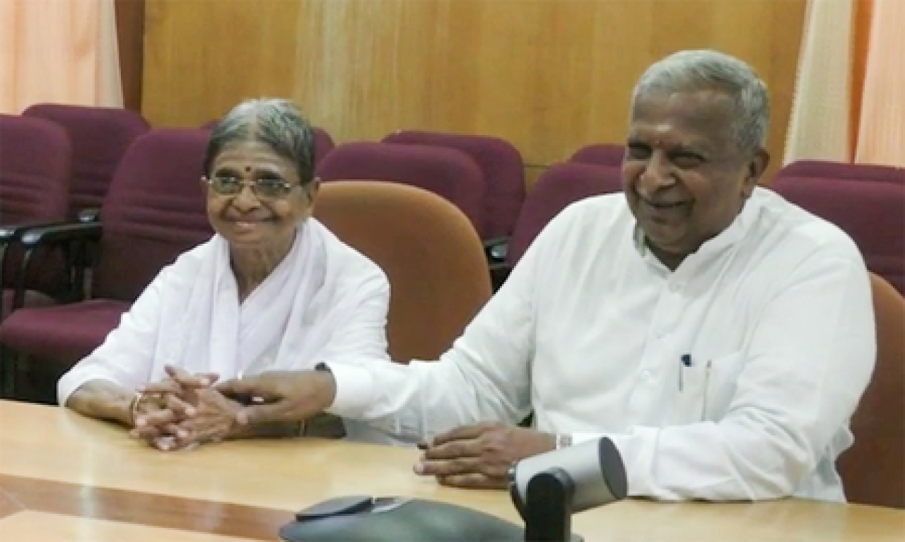 কर्नাটকের বৃদ্ধা মহিলা সেনাদের জন্য দান করলেন জীবনভর সঞ্চয়