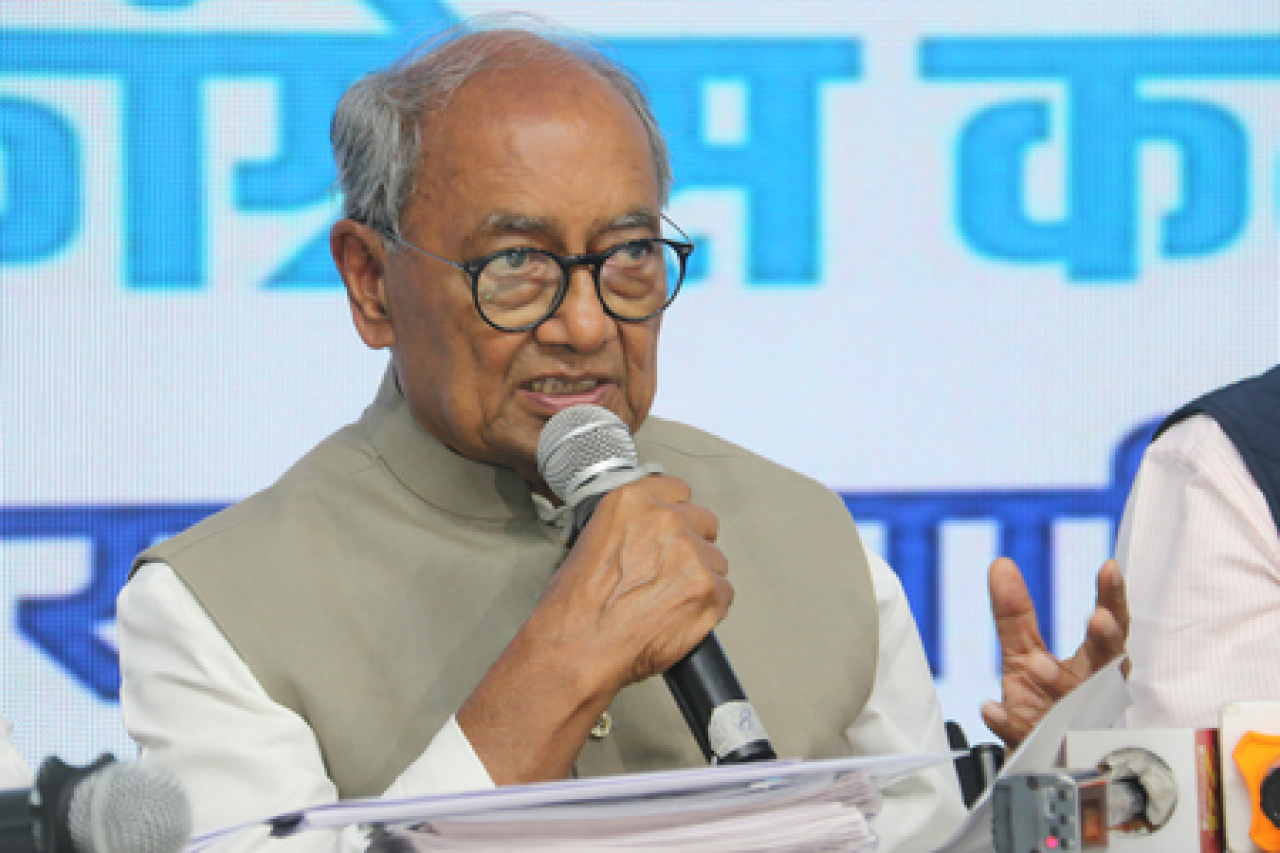 ‘গণতন্ত্রে কোনো প্রতিষ্ঠান জবাবদিহির ঊর্ধ্বে নয়’, দিগ্বিজয় সিংয়ের সমর্থন