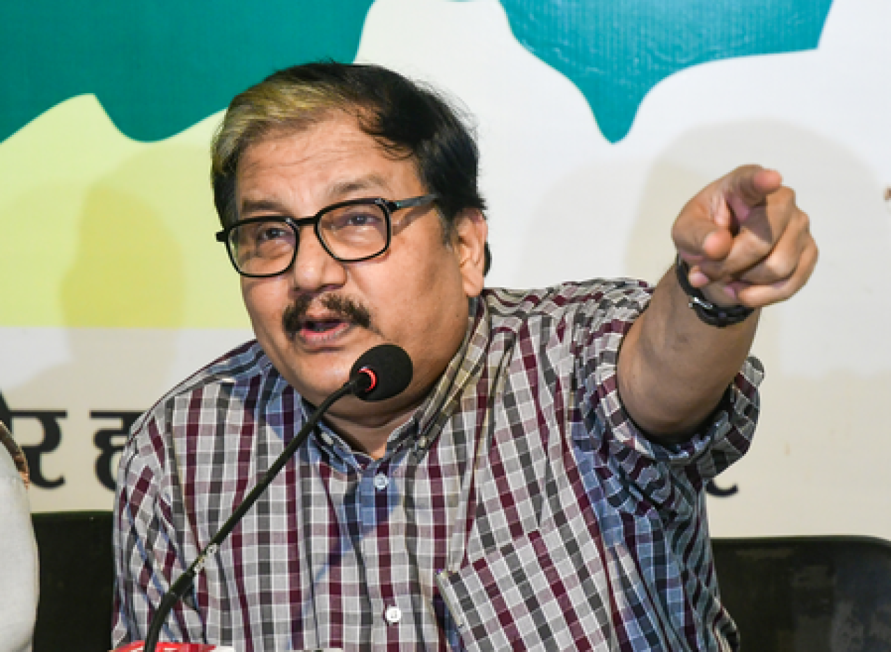 নিরাপত্তা নিয়ে রাজনৈতিক বিতর্ক, মনোজ ঝার তীব্র সমালোচনা