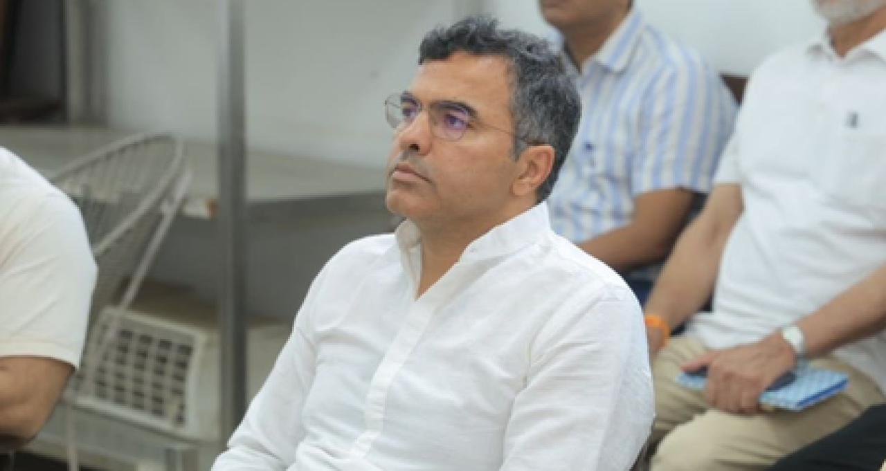 সौरভ ভارد্বাজের বিরুদ্ধে মানহানির মামলা: প্রবেশ বর্মার সাক্ষ্য দিতে না আসার কারণে নতুন তারিখ নির্ধারণ