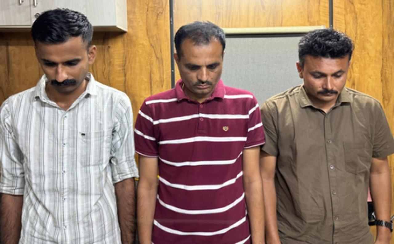 গুজরাটের ভরুচে তিন পুলিশকর্মীকে গ্রেফতার, মোবাইল ফিরিয়ে দেওয়ার জন্য ১ লাখ টাকার ঘুষ দাবি