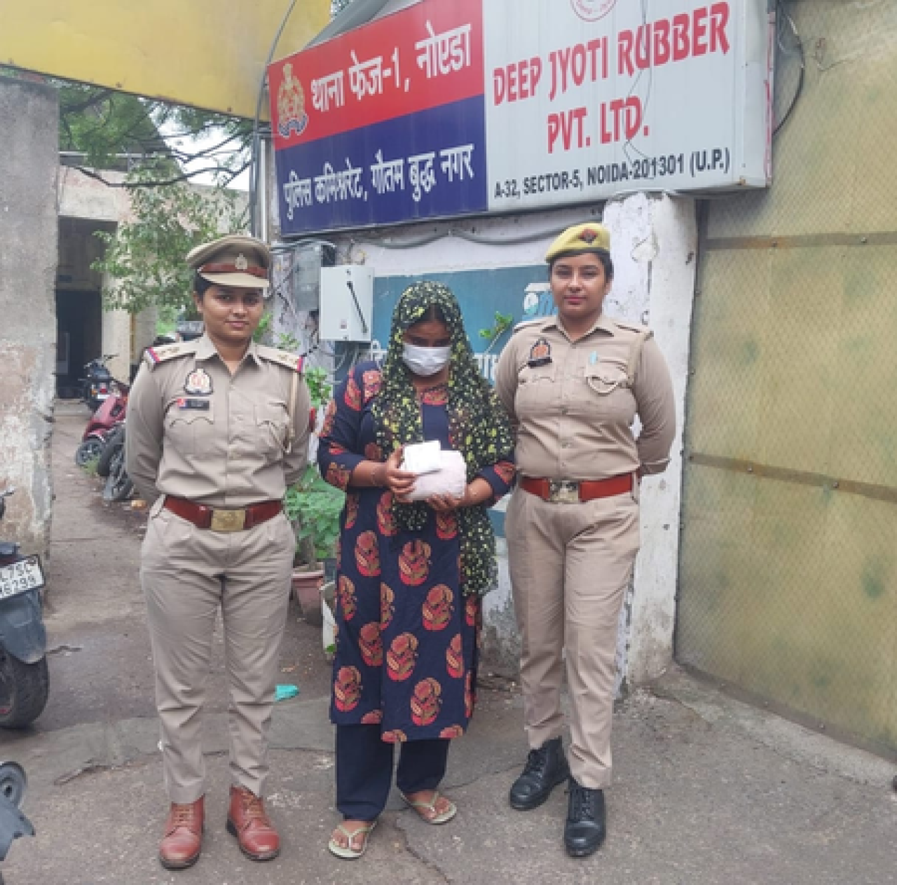 নোয়াদা: ১০ লাখ টাকার স্ম্যাকসহ ১৯ বছর বয়সী তরুণী গ্রেফতার