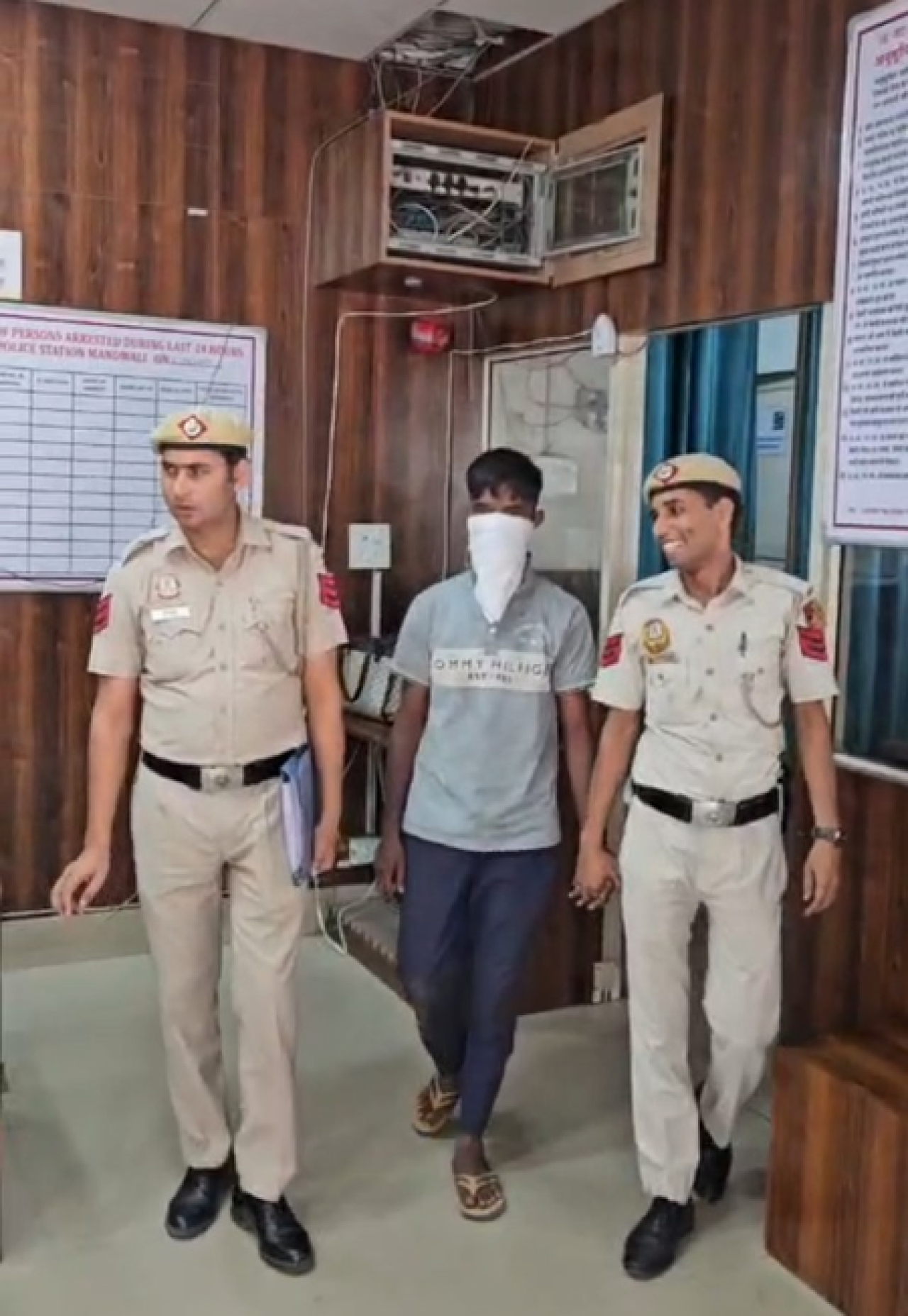 মণ্ডাবলীতে পুলিশের অভিযান, ৬ মামলার আসামি গ্রেফতার