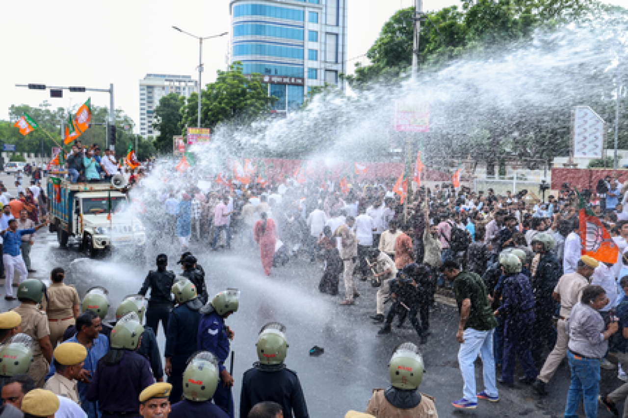 রাজস্থানে রাজনৈতিক উত্তেজনা: বিজেপির জলকামান ও কংগ্রেসের পাল্টা মার্চের ঘোষণা