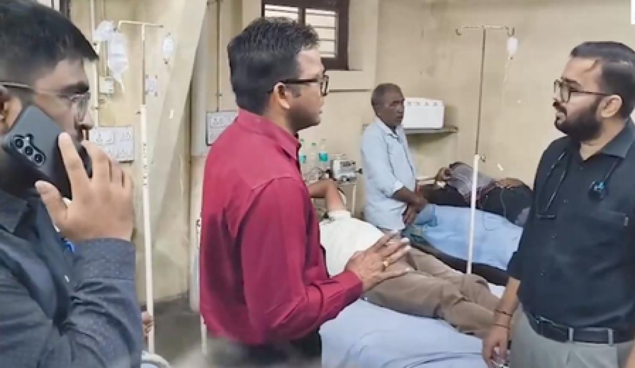 গুজরাটে বিষাক্ত মদপানে সাতজনের মৃত্যু, চার পুলিশকর্মী বরখাস্ত