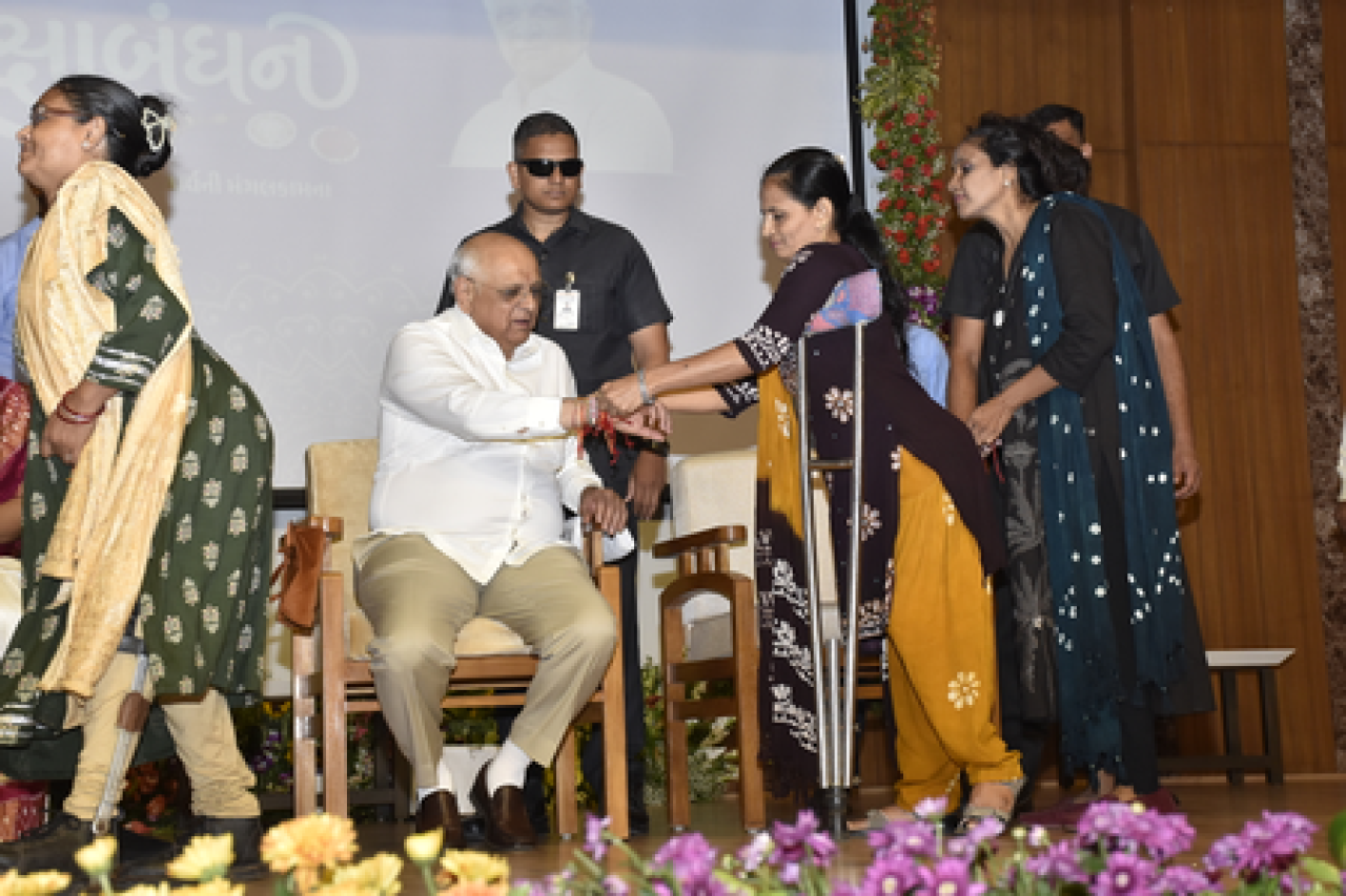 গুজরাটের নেতাদের রক্ষাবন্ধনের শুভেচ্ছা, সম্পর্ক ও নারীর ক্ষমতায়নের গুরুত্ব তুলে ধরা হলো