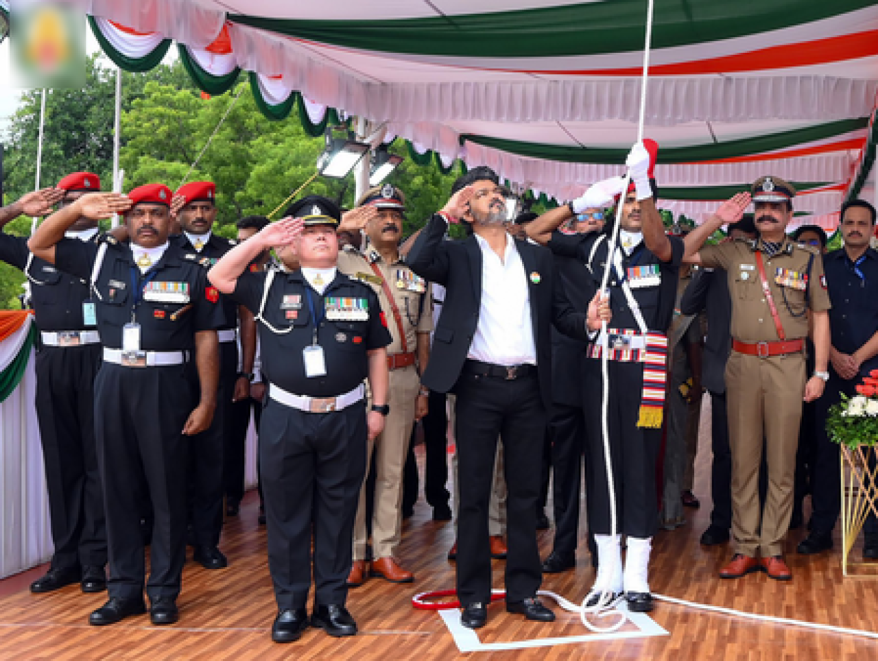 ডিউটির সময় প্রাণ হারানো পুলিশ কনস্টেবলের পরিবারকে ৩০ লাখ টাকার সাহায্য ঘোষণা করেছেন মুখ্যমন্ত্রী বিজয়