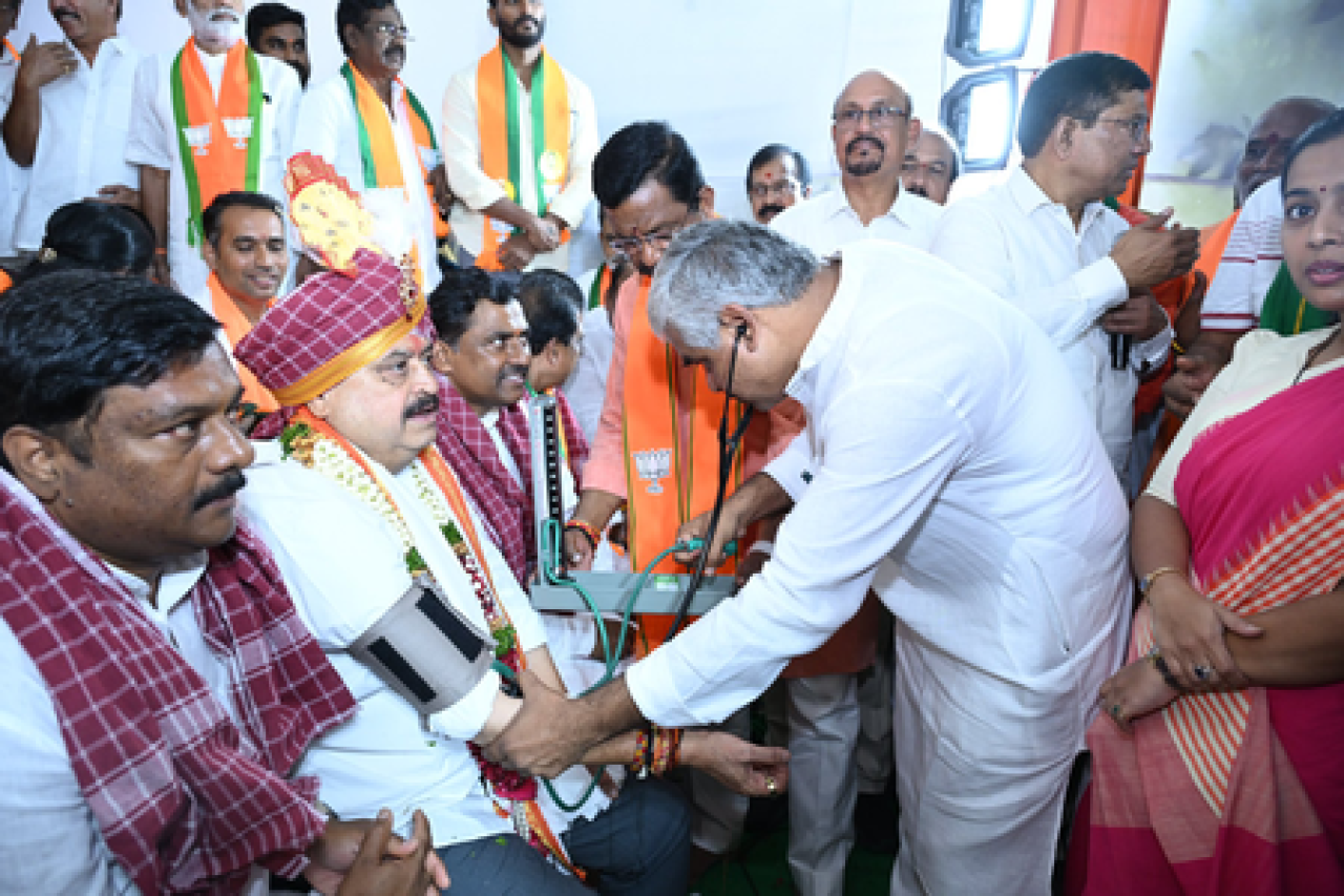 তেলঙ্গানার বিজেপি সভাপতি রামচন্দ্র রাওয়ের স্বাস্থ্য খারাপ, অনশন শেষ করলেন