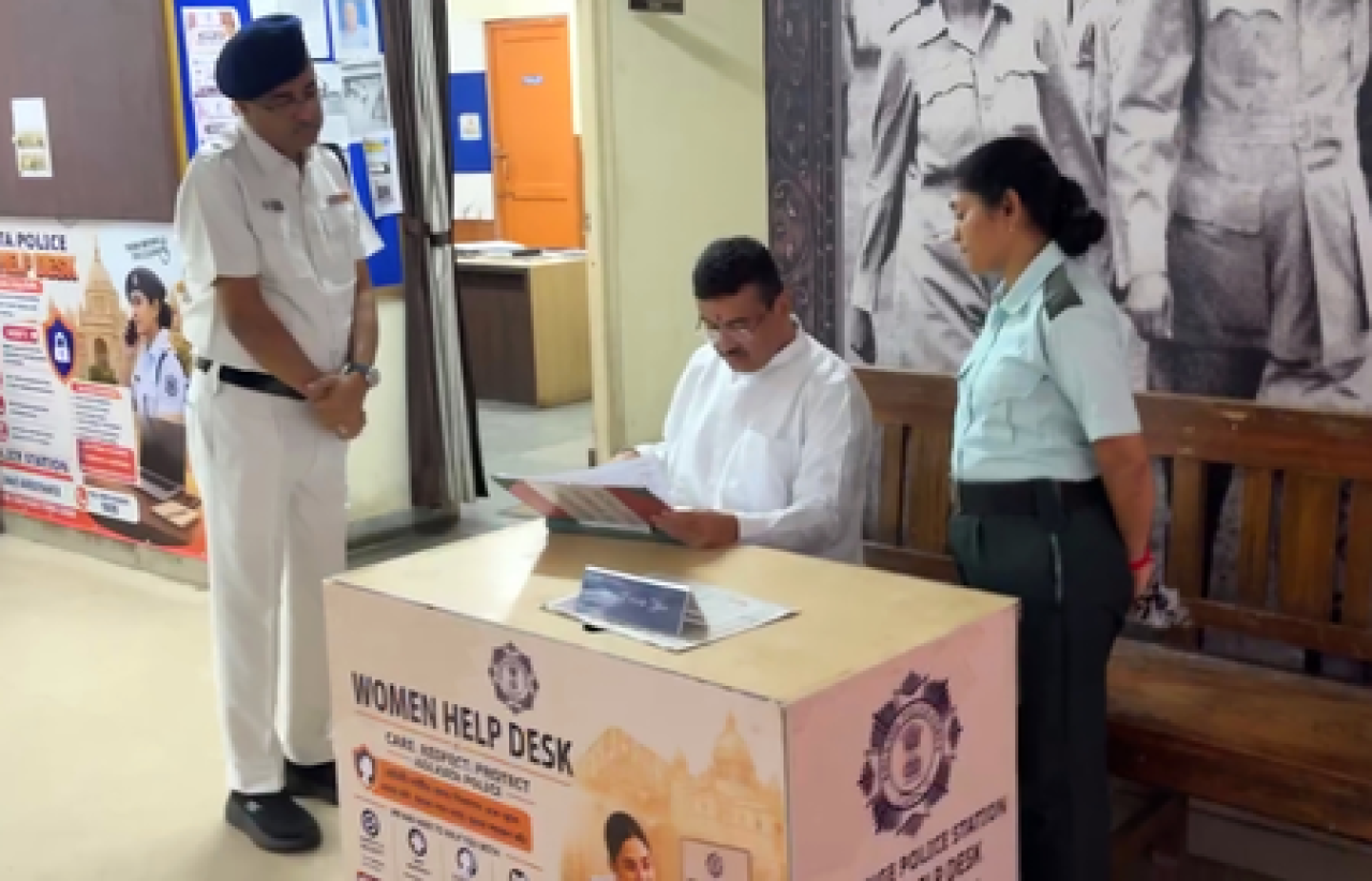 পশ্চিমবঙ্গের মুখ্যমন্ত্রীর অগ্নিশামক বিভাগ ও পুলিশ স্টেশনের আকস্মিক পরিদর্শন