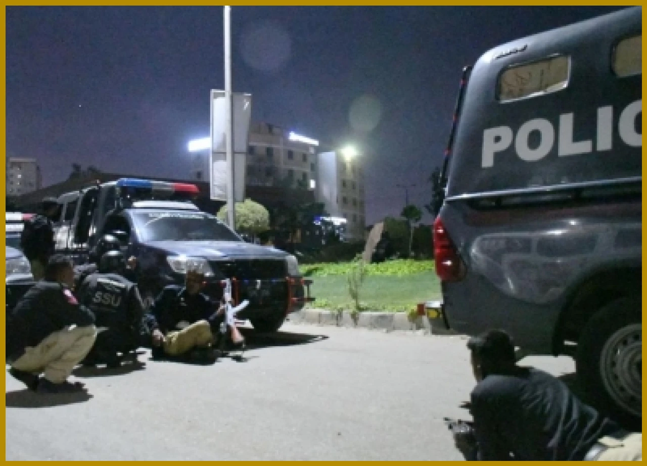 পাকিস্তানে পুলিশকর্মীর উপর হামলা, এক জনের মৃত্যু