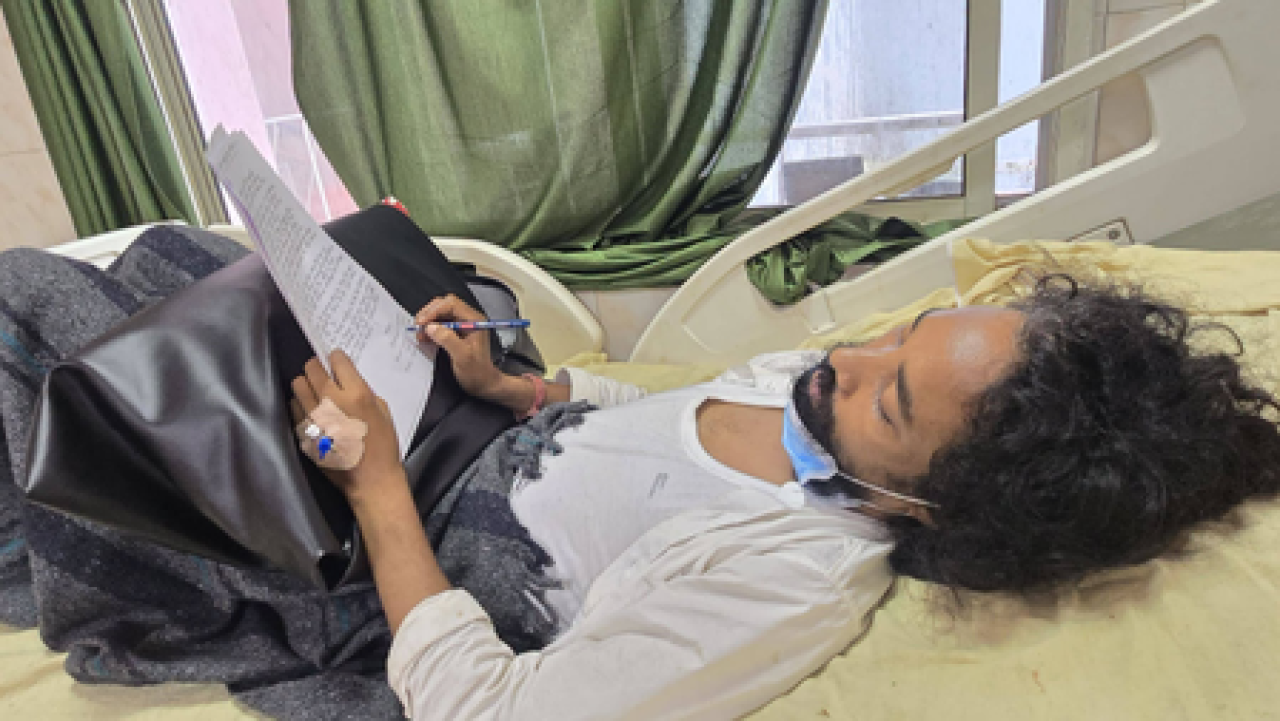 রাঁচিতে দেবেন্দ্র মহতোের অনশন ১১তম দিনে, হাসপাতাল থেকে মুক্তি চাইলেন