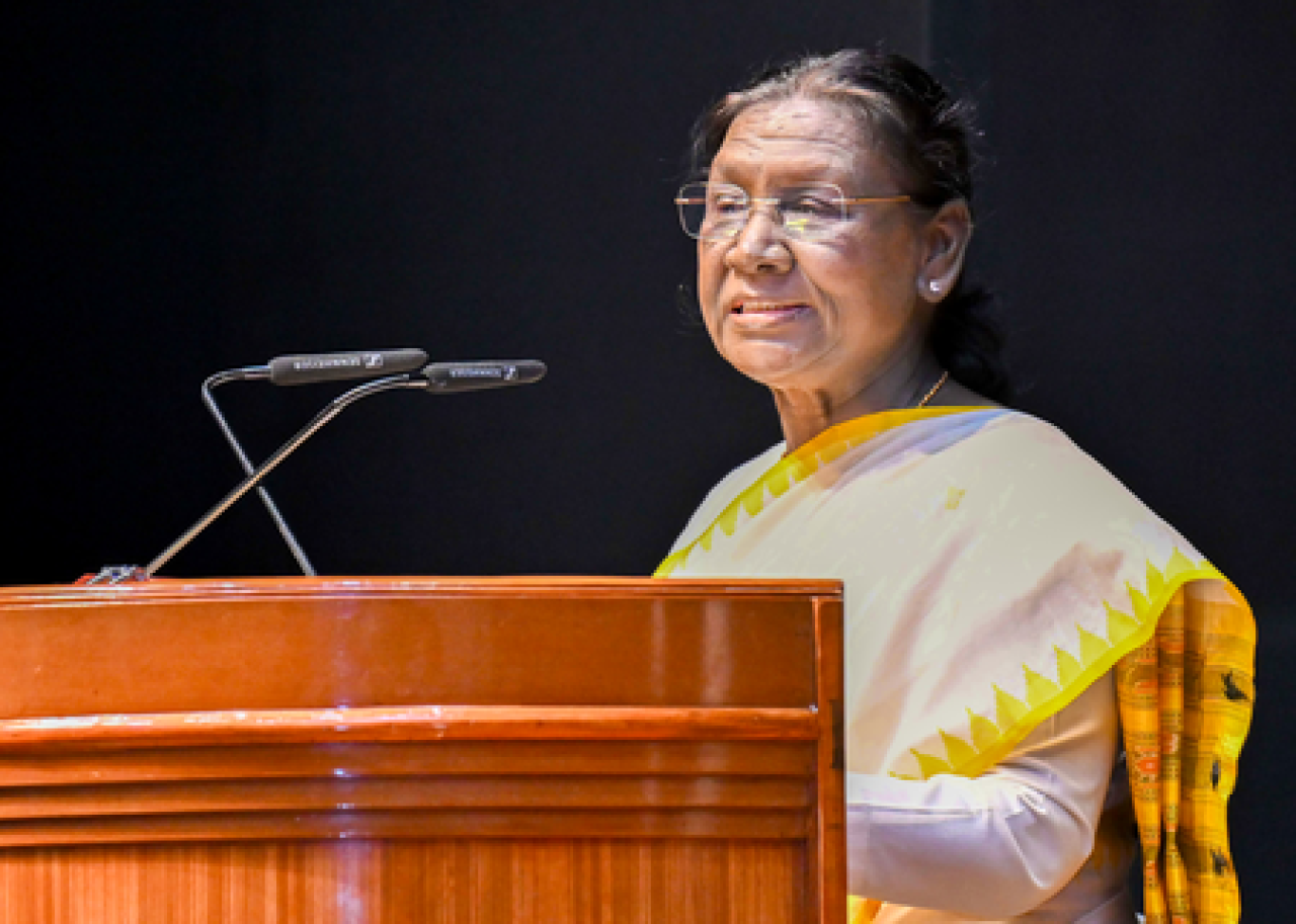 রাষ্ট্রপতি দ্রৌপদী মুর্মুর অভিনন্দন স্বর্ণপদক বিজেতা আস্মিতা দে এবং হর্ষ সিংহকে