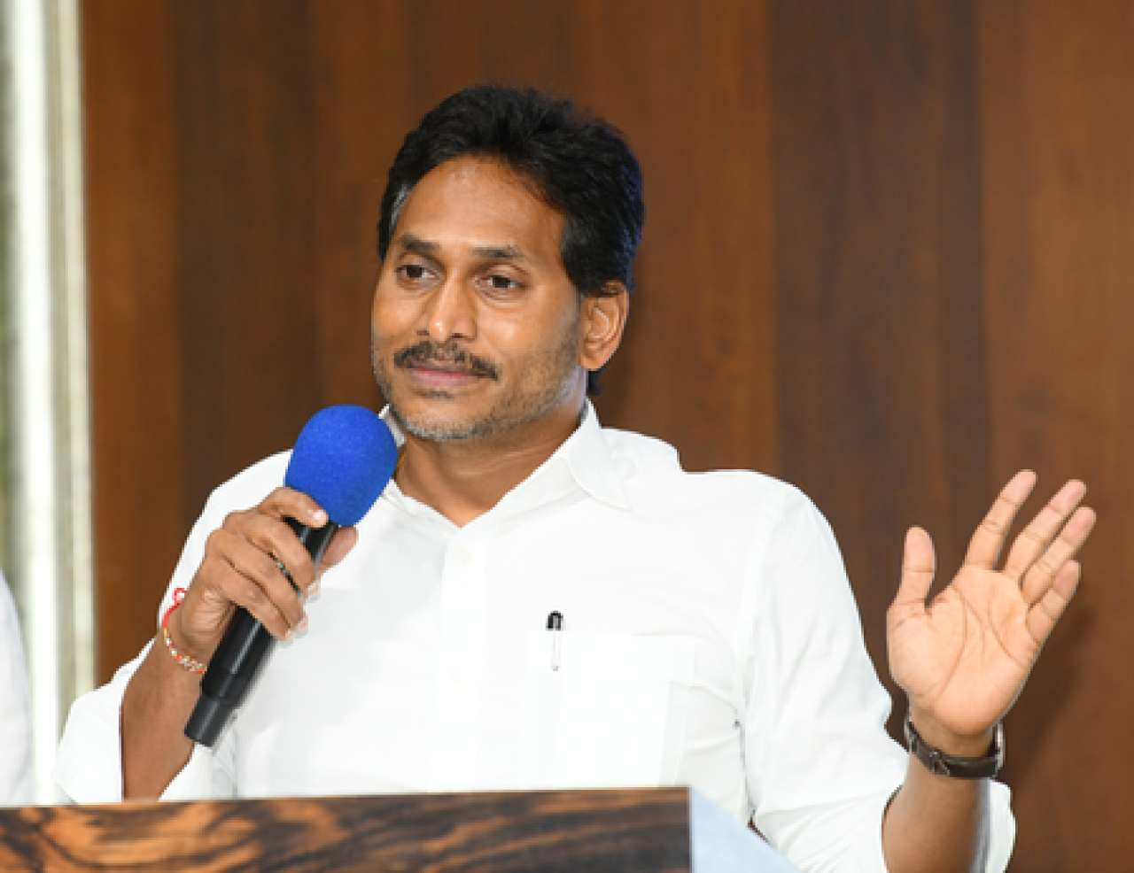 স্থানীয় নির্বাচনের জন্য প্রস্তুত থাকতে বলেছেন ওয়াইএসআরসি পি সভাপতি জগন
