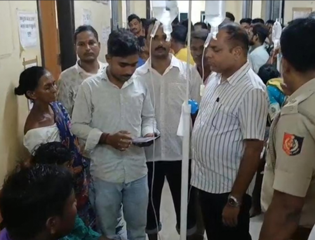 ঝারগ্রামে ফুটবল ম্যাচে বজ্রপাতে একজনের মৃত্যু, আহত ২২