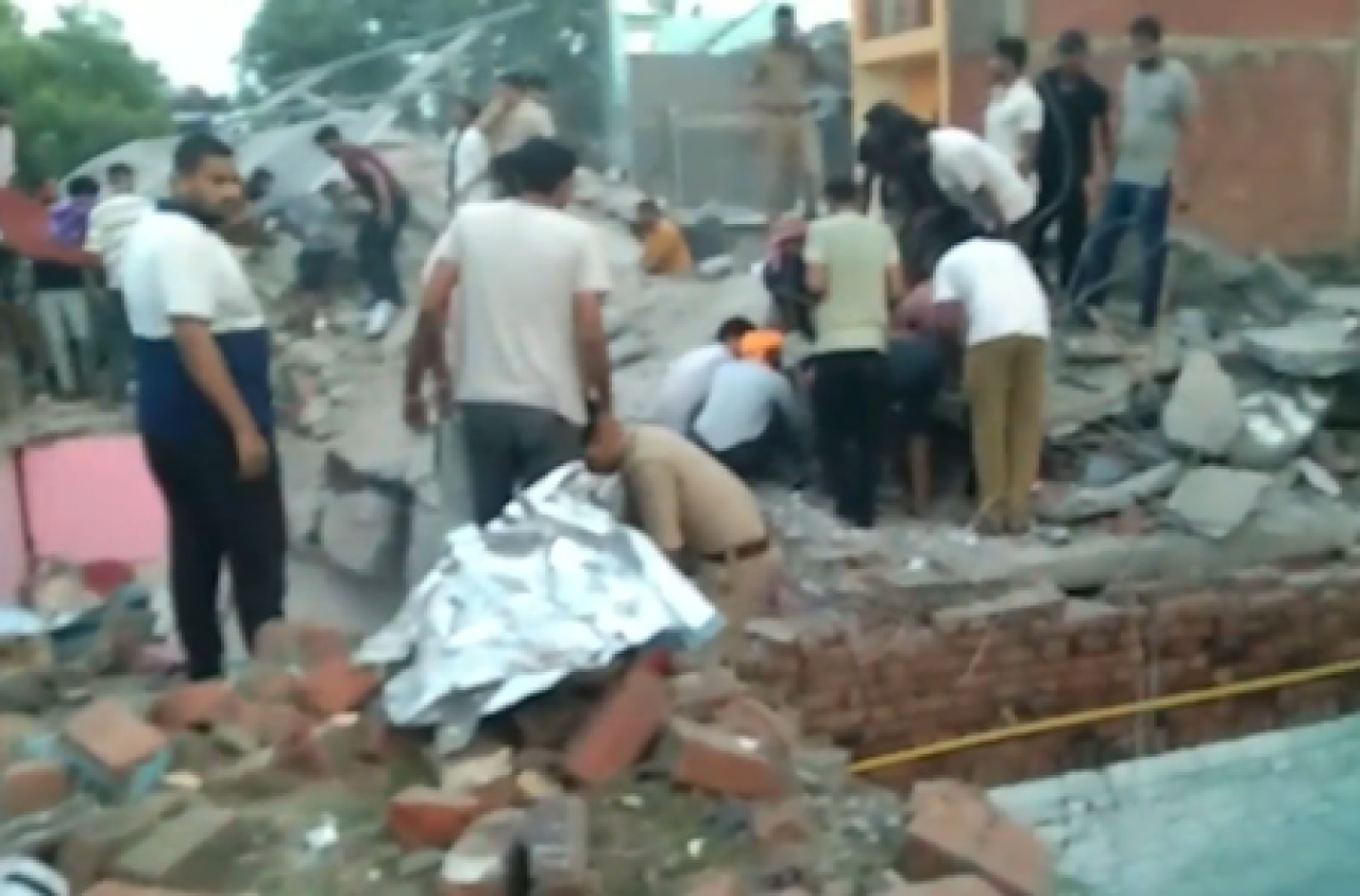 ফতেহপুরে গ্যাস সিলিন্ডার বিস্ফোরণ: মৃতের সংখ্যা বেড়ে পাঁচ, দুইজনের অবস্থা গুরুতর