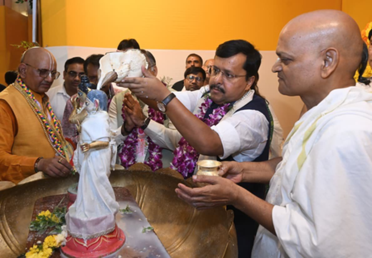 বিজেপি সভাপতি নিতিন নবীন জন্মাষ্টমীতে ইস্কন মন্দিরে পূজা-অর্চনা করলেন