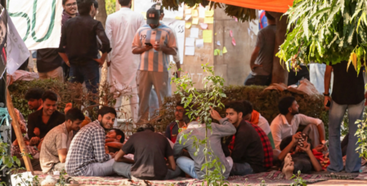 জামিয়া মিলিয়া ইসলামিয়ায় ছাত্রদের প্রতিবাদ: গেট বন্ধের নির্দেশে ক্ষোভ