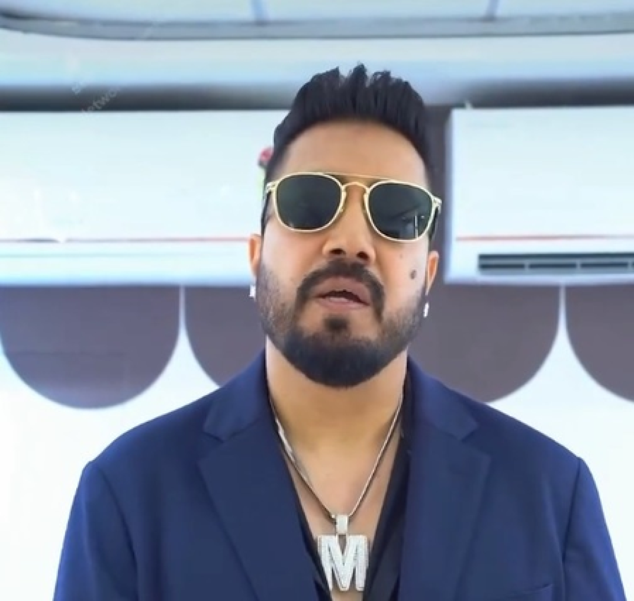 দলোর মেহেন্দির জন্য মাফি চাওয়ায় মীকা সিংয়ের প্রশংসা, বললেন- ‘প্রতিটি শিল্পীর সম্মান পাওয়ার অধিকার রয়েছে’